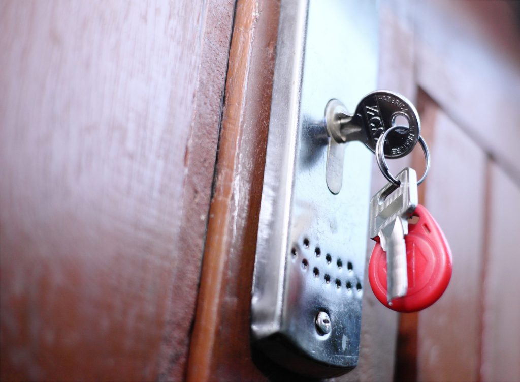 Necháváte klíč v zámku přes noc? Kdo zapomene, bude litovat