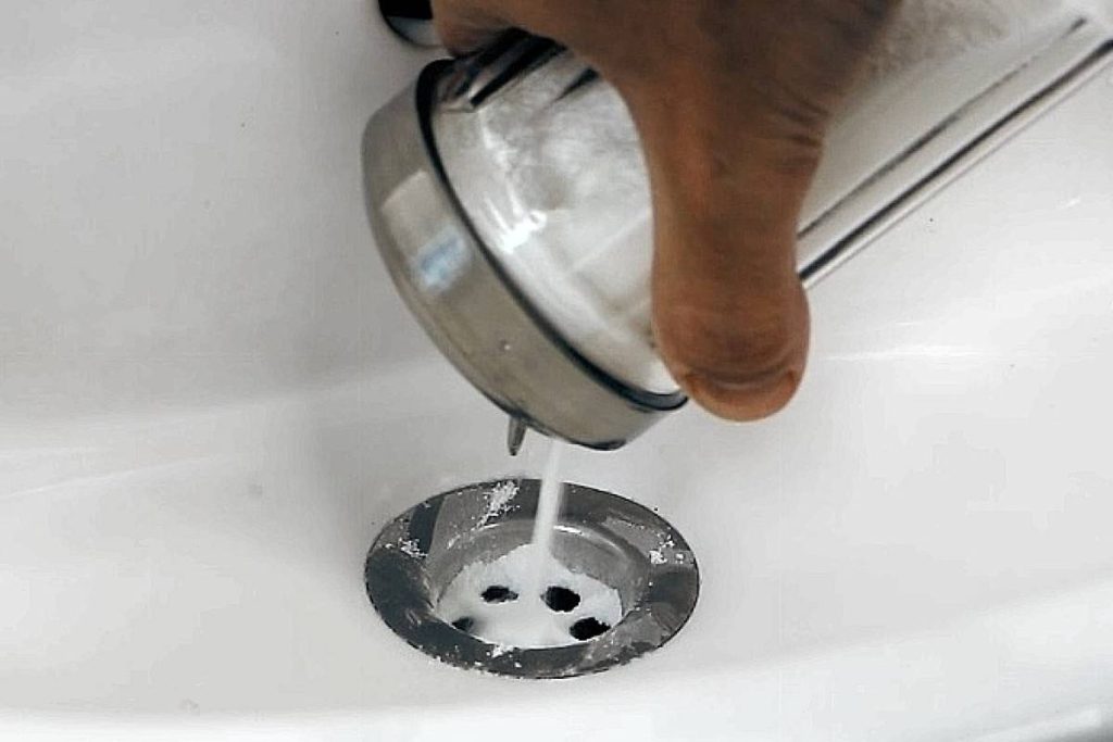 Ani ocet, ani soda: tato kuchyňská ingredience zázračně čistí potrubí