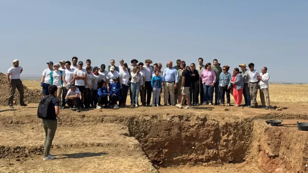 Mladí lidé ve věku od 18 do 30 let provádějí vykopávky na tomto vakkeyském archeologickém nalezišti v Kastilii a Leónu a snaží se objevit jeho předřímské stopy.