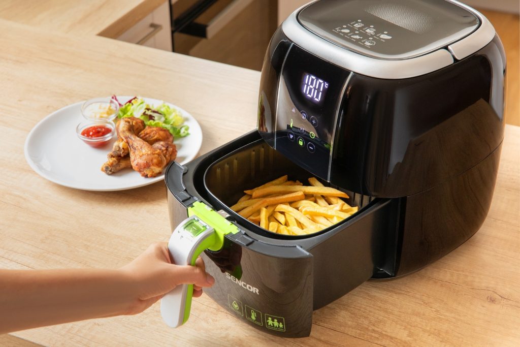 Tajemství, jak bez námahy vyčistit fritézu od mastnoty a vrátit jí původní vzhled