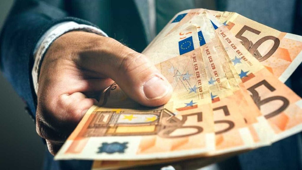 Notář upozorňuje na nebezpečí výběru peněz z účtu před smrtí majitele: „Můžete se dostat do potíží s daňovým úřadem.“