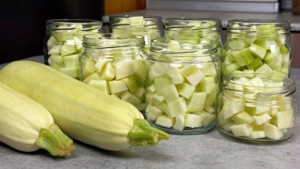 Mnohem lepší než v ledničce: cukety můžete skladovat až 3 měsíce.