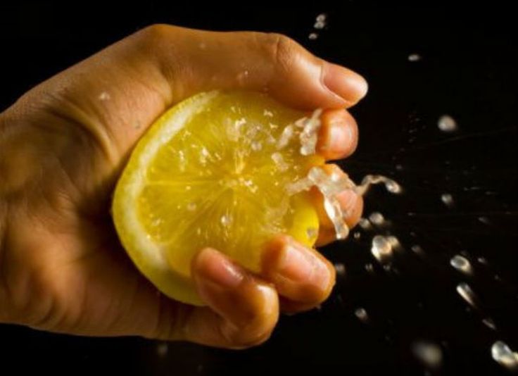 Účinná rada odborníků, jak odstranit vodní kámen z konvice v mžiku, bez citronu a sody