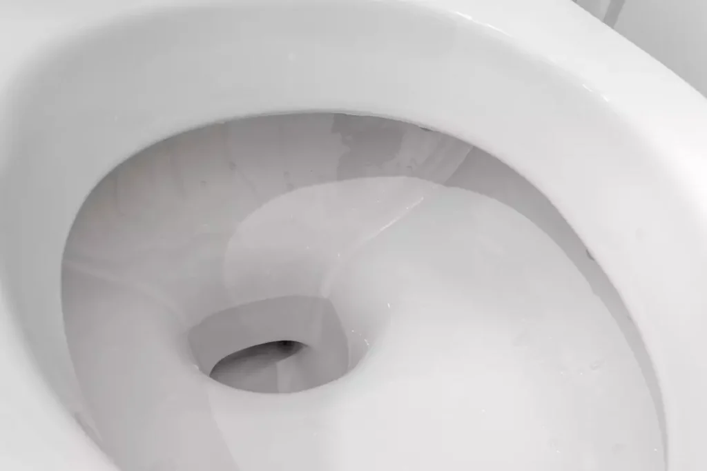 Jak odstranit vodní kámen z toaletní mísy a hlavně zabránit jeho opětovnému vzniku?