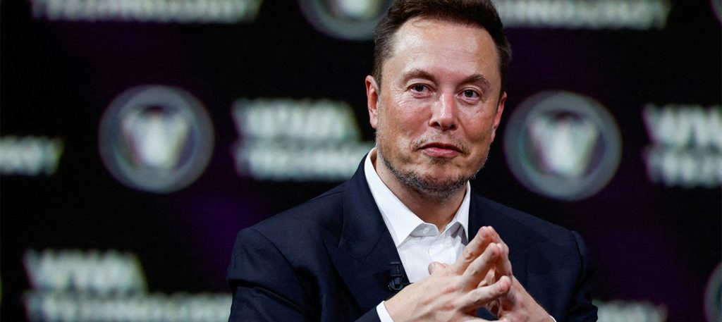Donald Trump je jeho fanoušek, ale Elon Musk si myslí, že „benzínové auta s manuální převodovkou budou jako jízda na koni“.