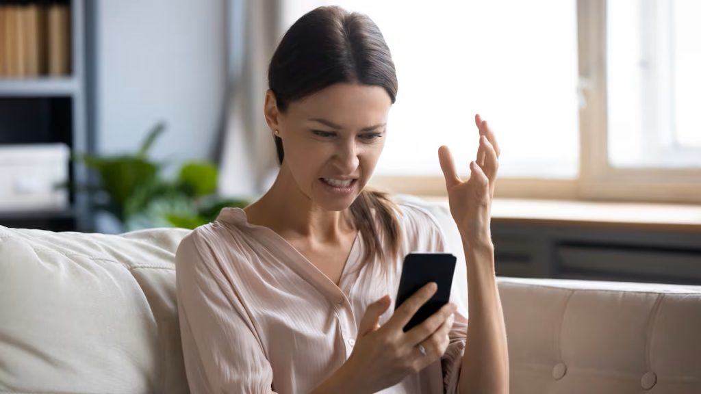 Nebezpečný podvod, který může kvůli falešným oznámením vést k milionovým dluhům