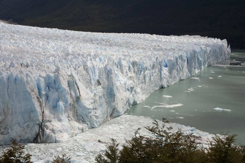 Vědci zjistili, že argentinský ledovec Perito Moreno ztrácí kontakt s kamenným dnem a chystá se ustoupit o několik kilometrů
