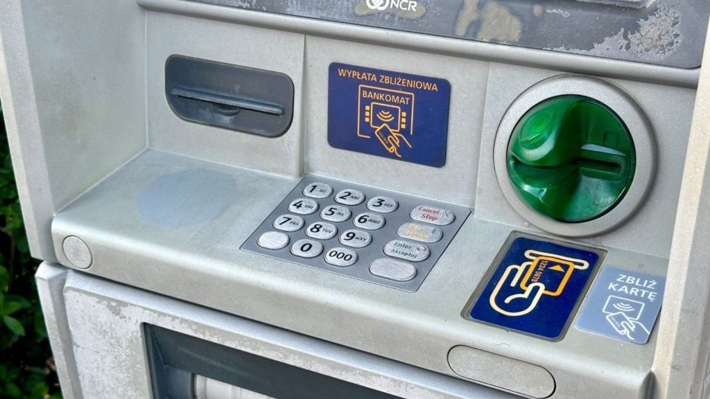 Bankomaty se mění: co je třeba udělat před vložením karty