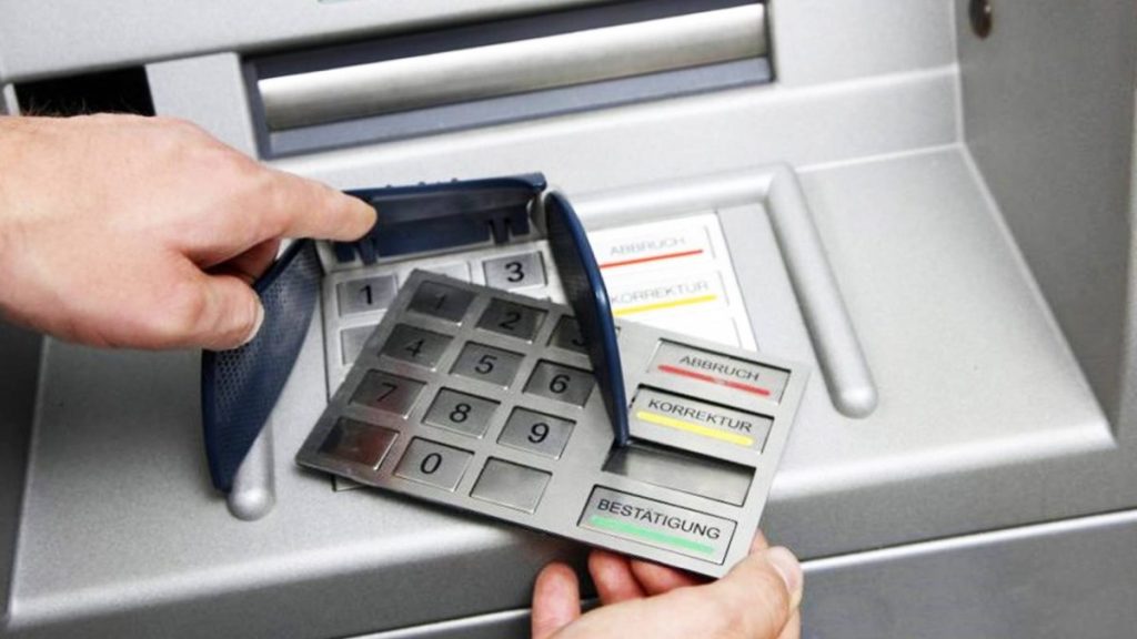 Bankomaty se mění: co je třeba udělat před vložením karty
