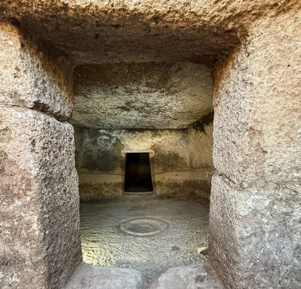 Tři nové 5000 let staré domky víl: významný archeologický objev v Itálii