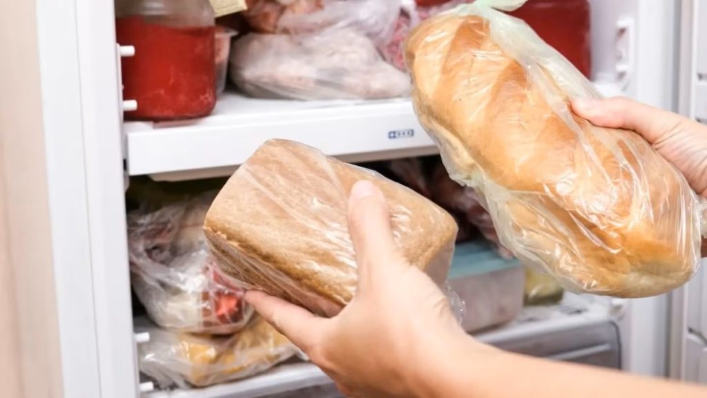 Ne samostatně a ne v balíčku: jak správně skladovat chléb v mrazáku