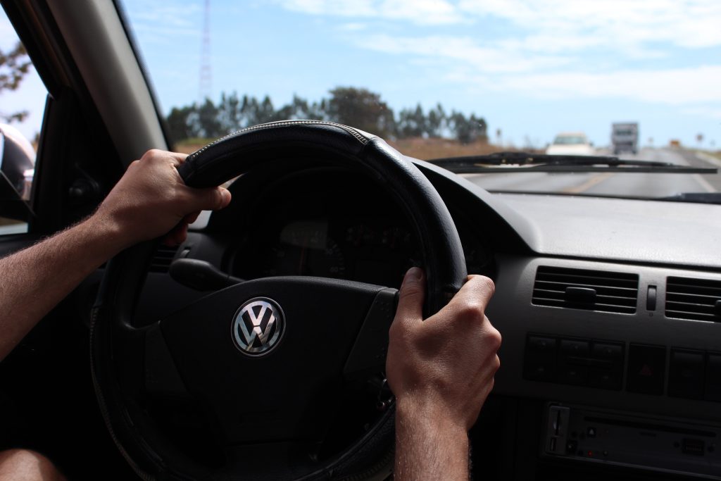 Co znamená písmeno P v autě s automatickou převodovkou a jak ho správně používat