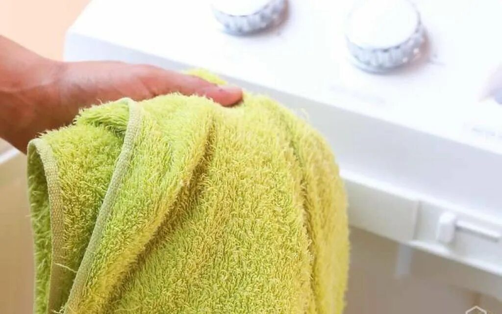 Do bubnu nasypu tři lžíce. Z pračky vyndám měkké a nadýchané ručníky, jako nové.