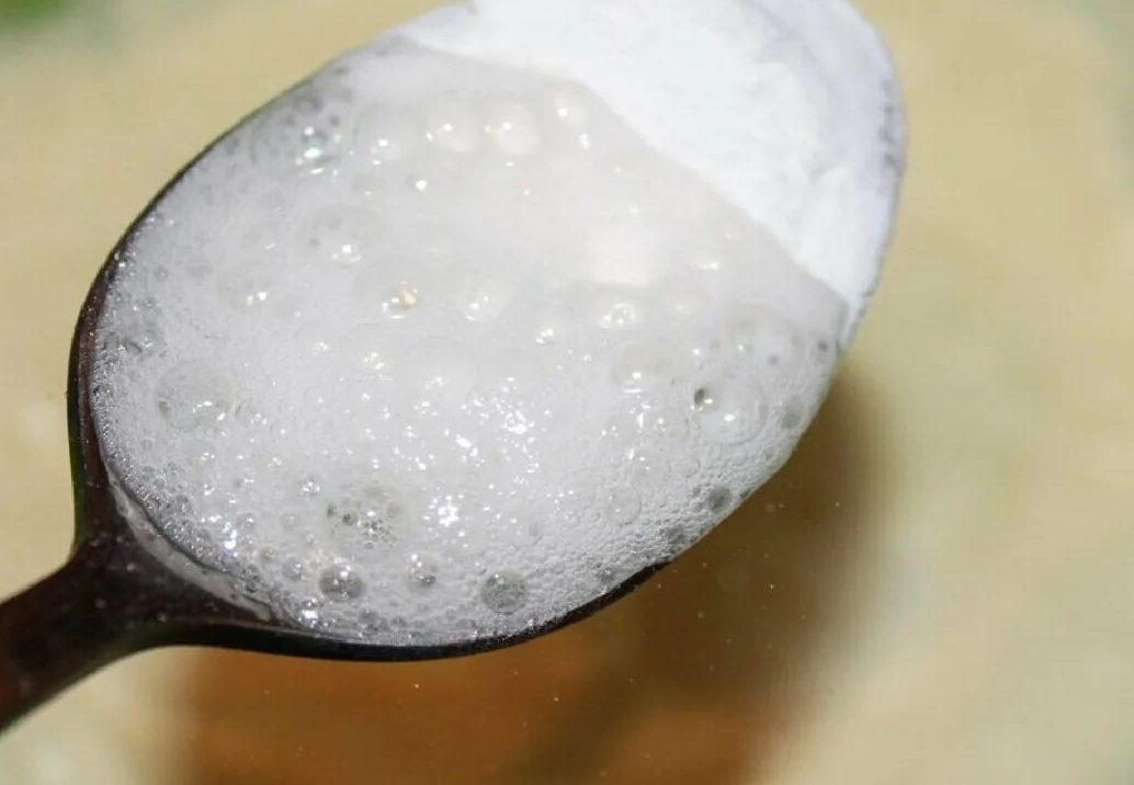 Před odjezdem na dovolenou dejte do umyvadla. Tento trik vás zbaví nepříjemností po návratu