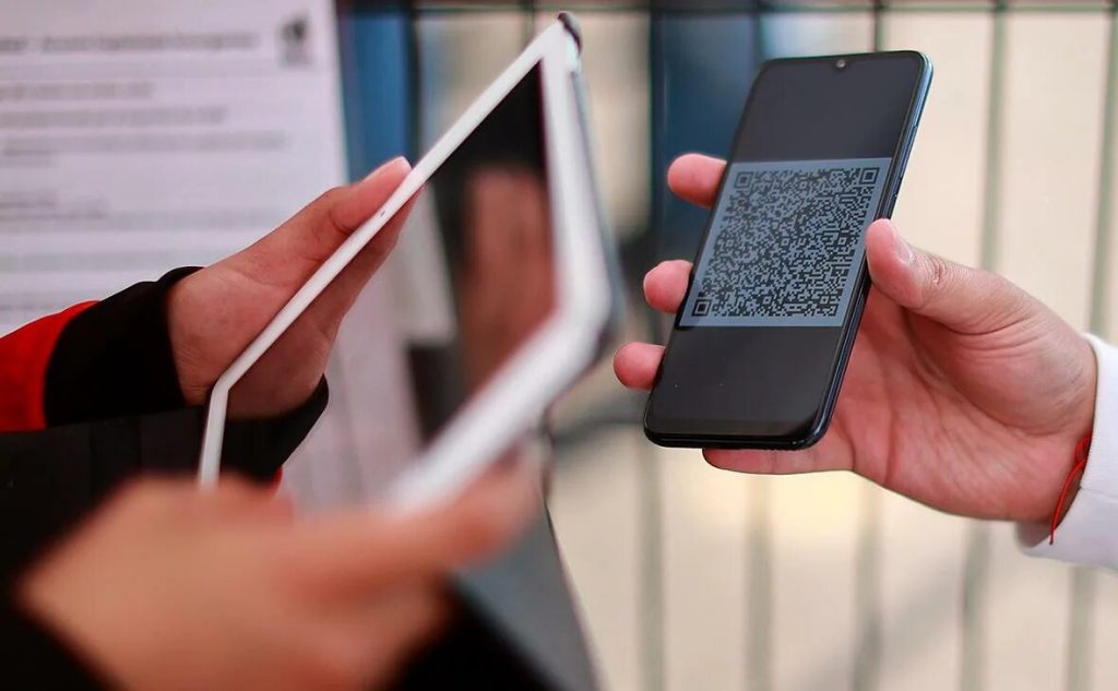 Podvody s QR kódy vyprázdňují bankovní účty: jak je rozpoznat a chránit své peníze