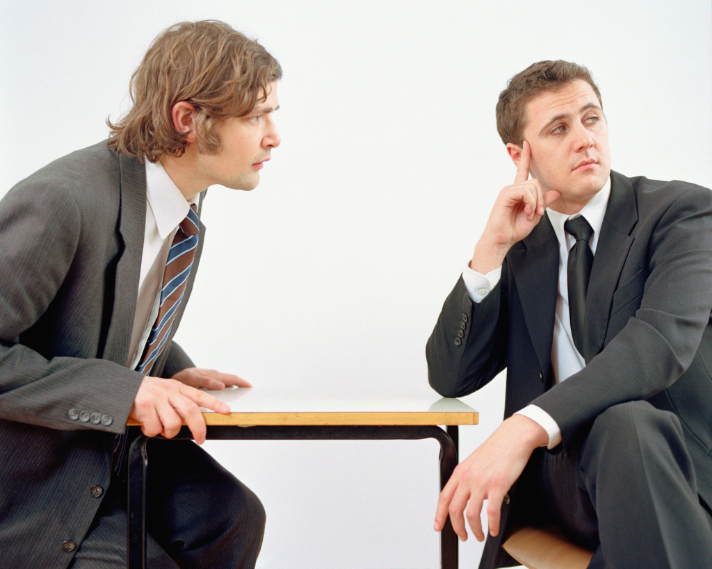 Co znamená, když člověk odvrací pohled během rozhovoru, z pohledu psychologie