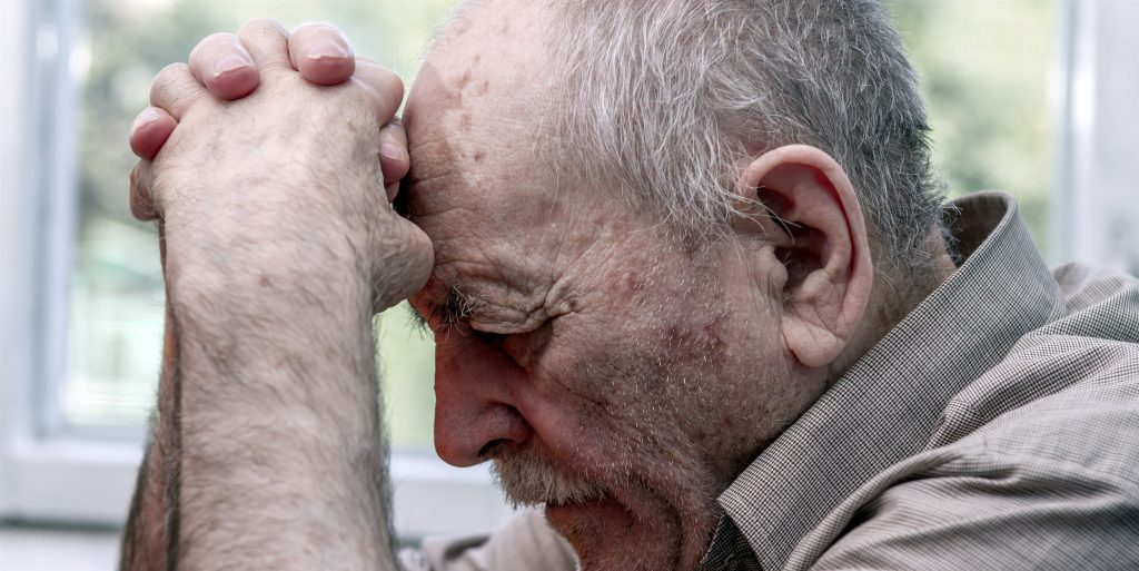 Důchodce přišel během čtyř dnů práce o 29 000 eur ze své penze: „Chtěl jsem jen pomoct“