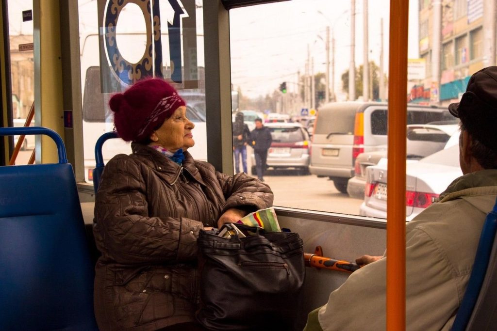 87letá důchodkyně se spletla při platbě za jízdu autobusem a nakonec zaplatila 25krát více, než stála jízdenka: „Označila jsem jízdenku pozdě.“