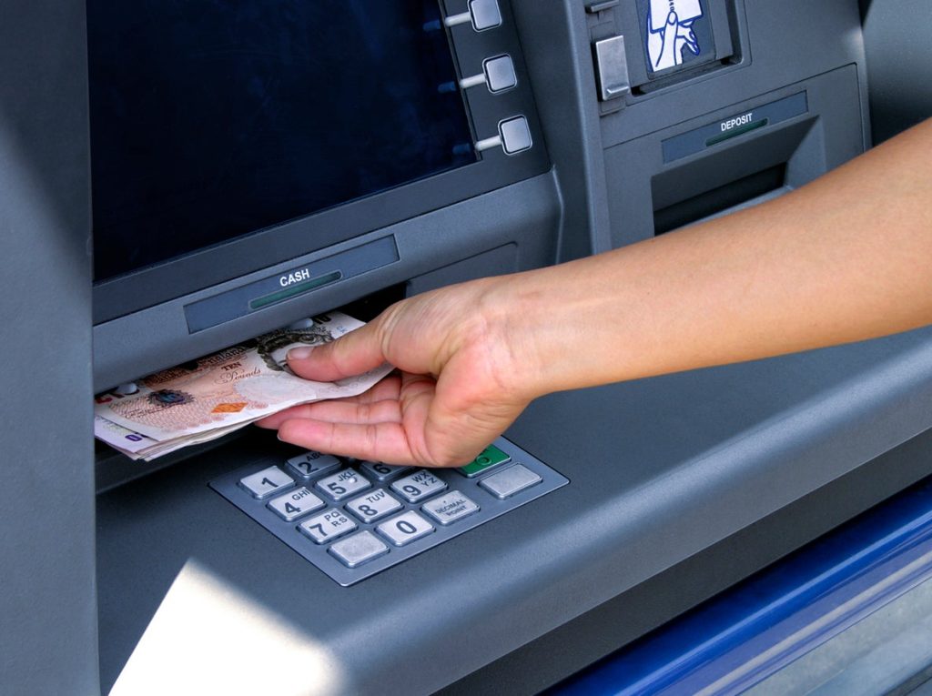 Máte problém s bankomatem? Jediným krokem získáte své peníze.