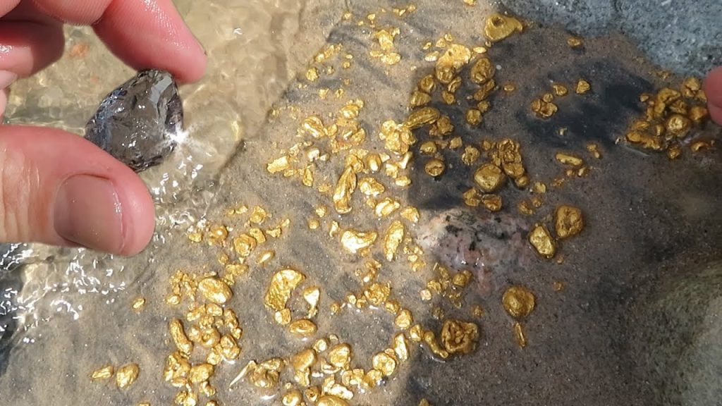 Zlato bylo pod vodou: objeveno jezero s tunami drahého kovu a vše zůstává pod kontrolou jedné země