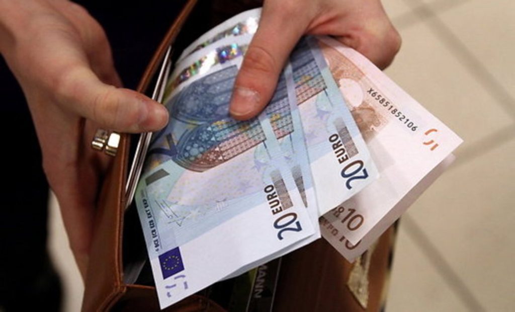 Marie Tereza má 80 let, pobírá důchod ve výši 840 eur a za nájem bydlení platí 1200 eur: „Nemyslela jsem na zítřek, na důchod, a teď je tu.“