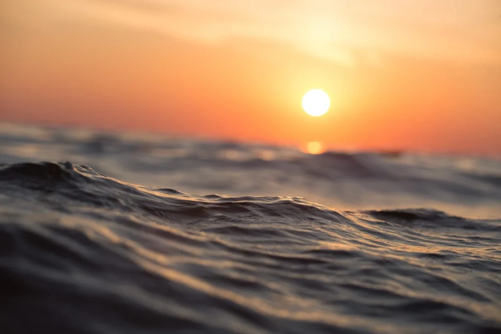 Třikrát více vody než v oceánech. Hluboko pod povrchem se skrývá obrovská nádrž