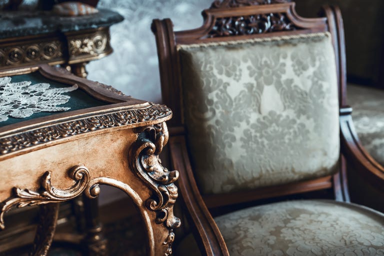 4 kusy vintage nábytku a starožitností, které jsou podle odborníků navzdory své popularitě těžko prodejné