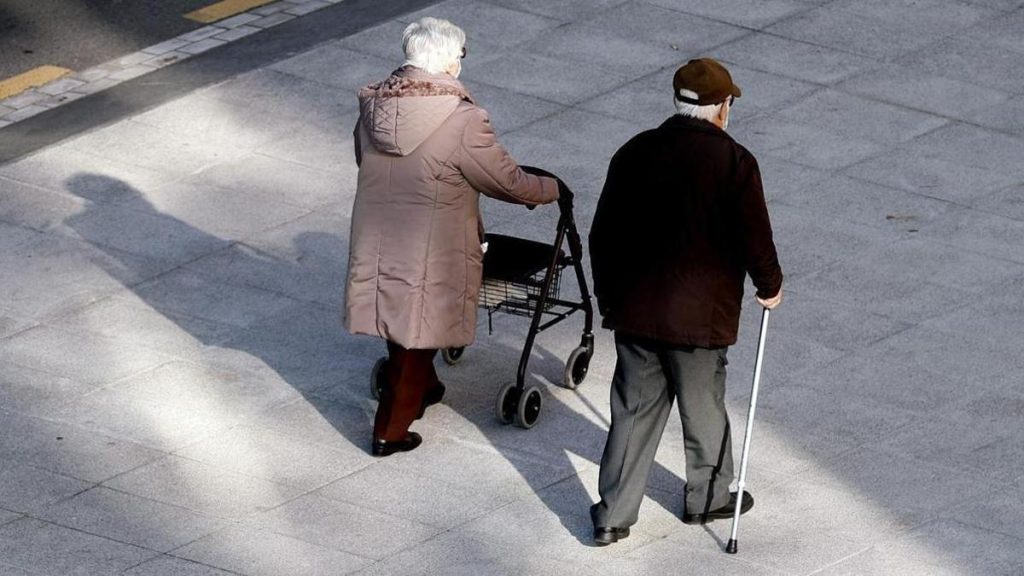 Důchodce přišel během čtyř dnů práce o 29 000 eur ze své penze: „Chtěl jsem jen pomoct“