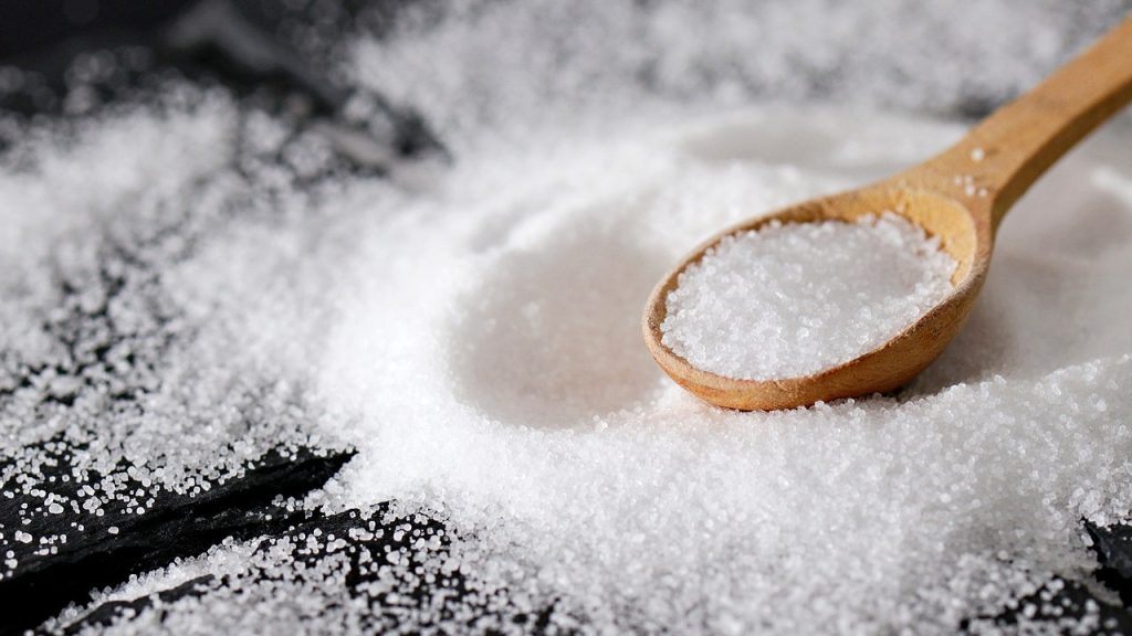 Růžová sůl versus běžná sůl: která z nich je zdravější?