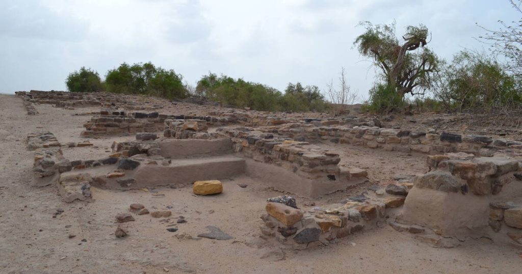 V Abú Dhabí byl nalezen 1400 let starý křesťanský kříž, který přepisuje náboženskou historii Perského zálivu.