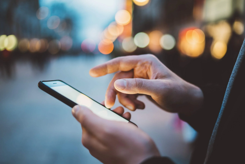 Někteří Češi dostávají hovory, které se přeruší, jakmile zvednou mobilní telefon.