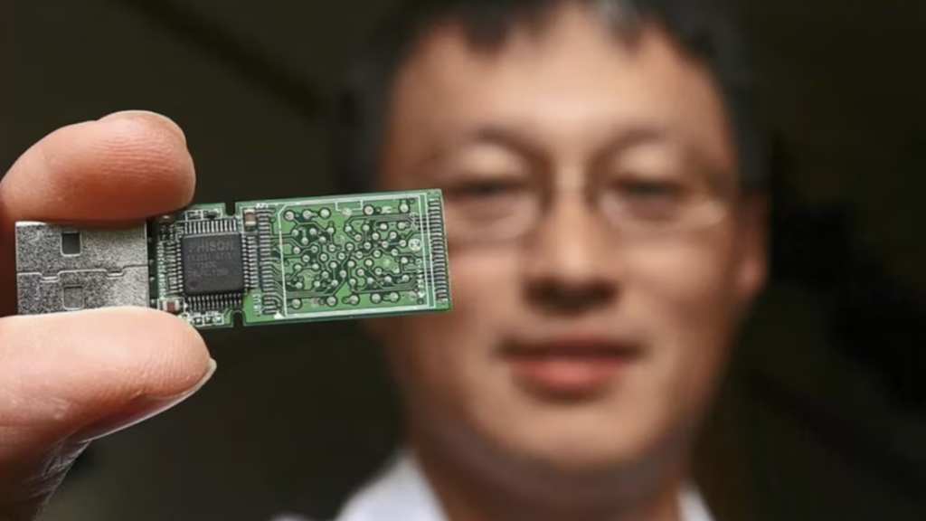Vynálezce prvního flash disku na světě se vrací do své vlasti a zakládá technologickou společnost s úplně jiným posláním.
