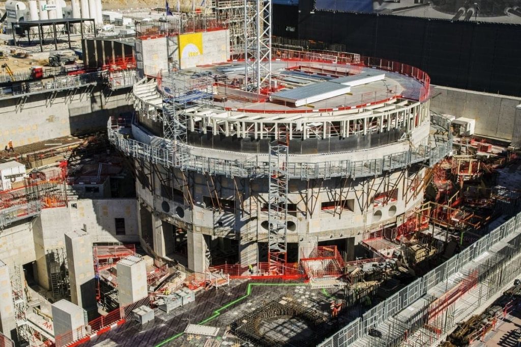 Největší projekt termonukleární syntézy na světě prošel zkouškami. Očekává se, že ITER bude do tohoto termínu připraven.