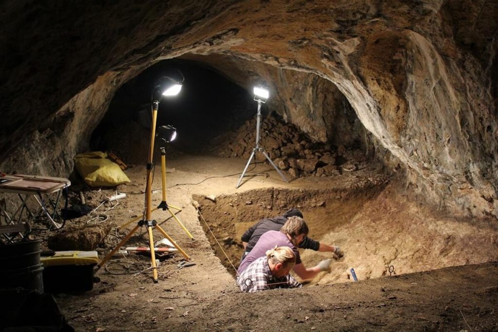 Objeven 12 000 let starý skelet, který může být nejstarším důkazem konfliktu mezi lovci a sběrači v jihovýchodní Asii.